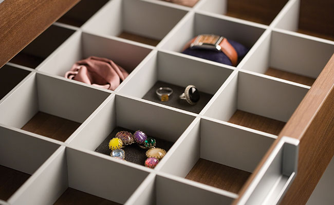 Uw mooiste dress-in en dress-up vindt u bij theCabinetshop, Frederikstraat 575, Den Haag.