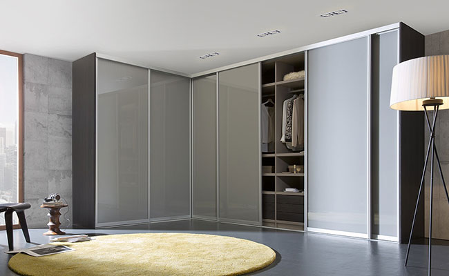 Kledingkasten van theCabinetshop zijn voor alle maten. Van jeans tot avondtoilet.